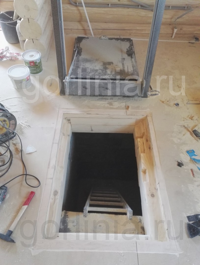 Люк в подвал в деревянный пол